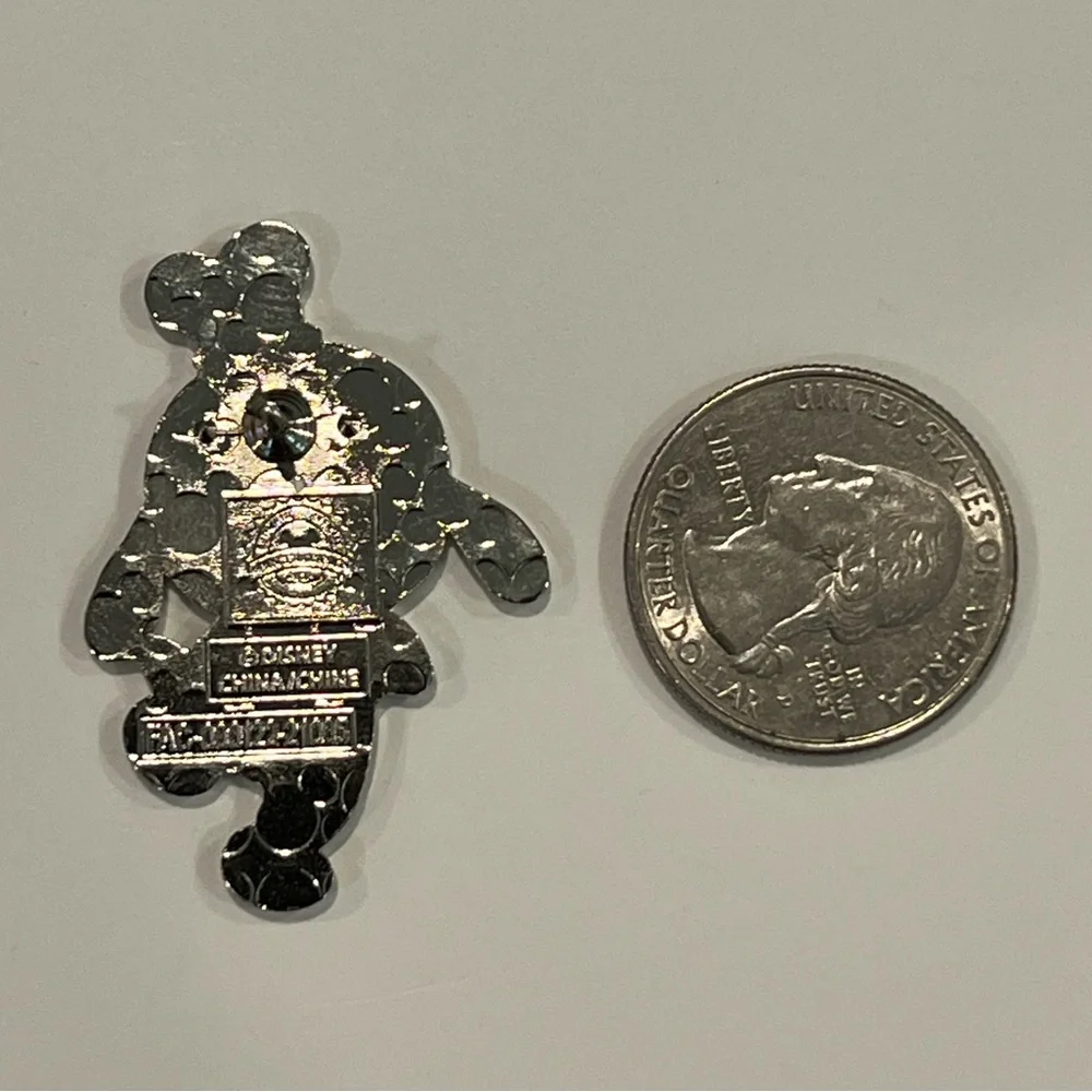 Disney Pin - Goofy Singing into Microphone - Picture 2 of 2
